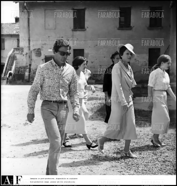 Silvana Mangano e Pier Paolo Pasolini sul set del film Edipo Re, 1967 - Farabola Immagine digitale
