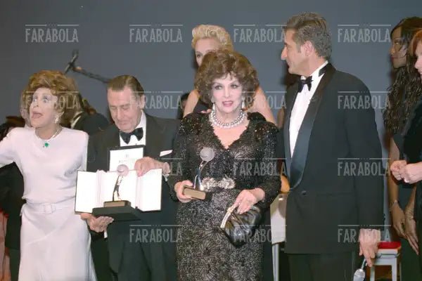 Silvana Pampanini, Alberto Sordi, Gina Lollobrigida ed Ezio Greggio, Montecarlo Film Festival, 2001 - Farabola Immagine digitale