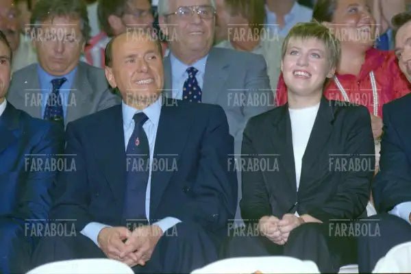 Silvio Berlusconi con la figlia Barbara a San Siro, Milano, 2001 - Farabola Immagine digitale