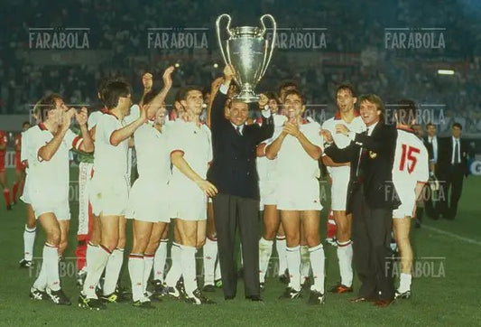 Silvio Berlusconi festeggia la vittoria della Champions League, Milan-Benfica, 1990 - Farabola Immagine digitale
