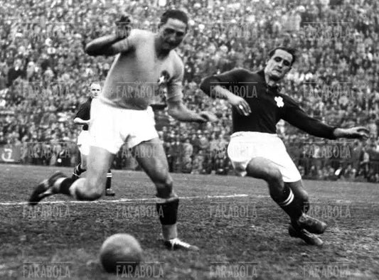 Silvio Piola, Italia vs Svizzera, 1936 - Farabola Immagine digitale