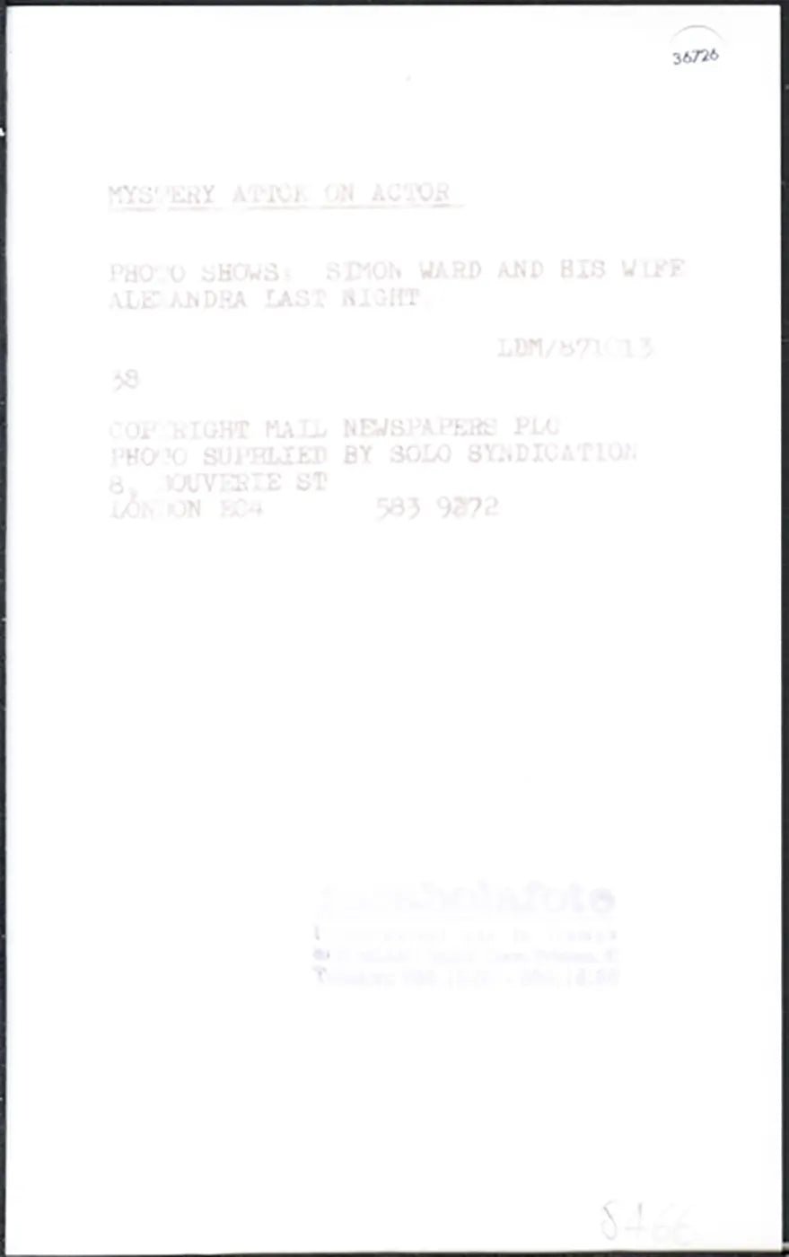 Simon Ward e moglie 1987 Ft 36726 - Stampa 20x12 cm - Farabola Stampa ai sali d'argento