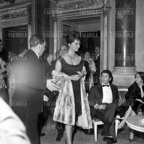 Sophia Loren alla festa per la prima de La Ciociaria, Milano, 1960 - Farabola Immagine digitale