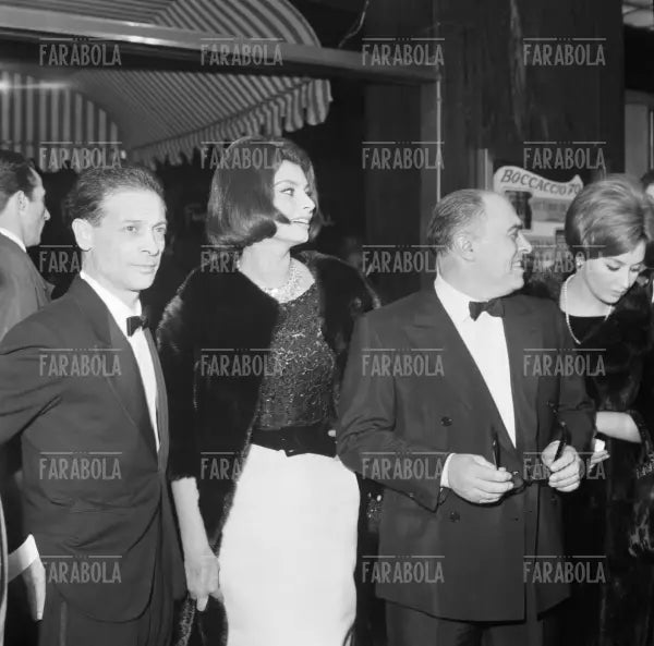 Sophia Loren alla prima del film Boccaccio '70, Milano, 1962 - Farabola Immagine digitale