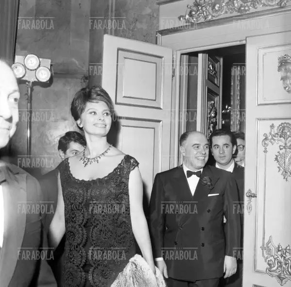 Sophia Loren e Carlo Ponti alla festa per la prima de La Ciociaria, 1960 - Farabola Immagine digitale