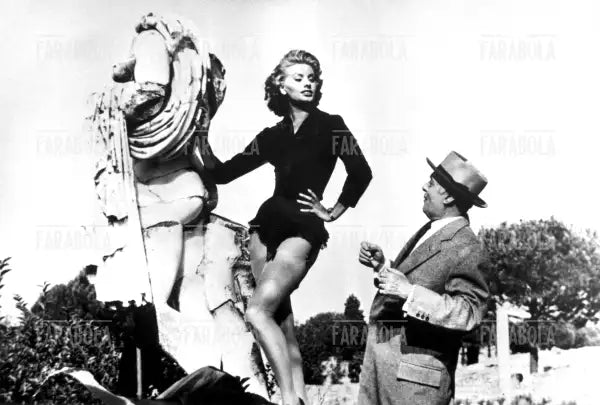 Sophia Loren e Charles Boyer, film La fortuna di essere donna, 1956 - Farabola Immagine digitale