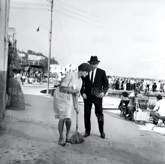 Sophia Loren e Clark Gable sul set del film La Baia di Napoli, 1959 - Farabola Immagine digitale
