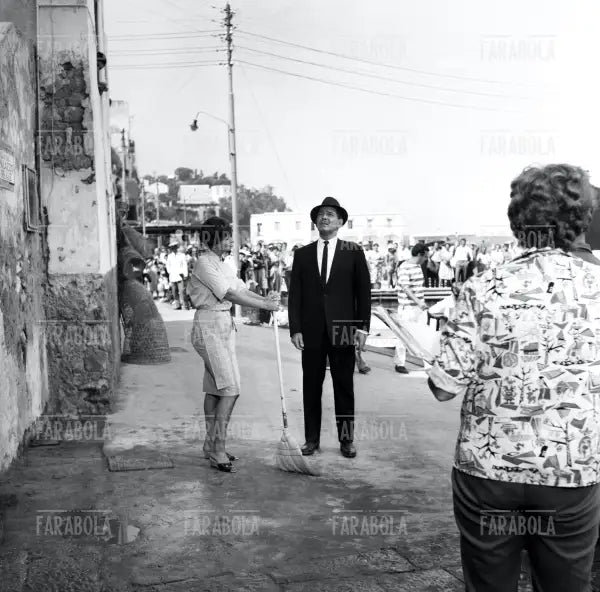 Sophia Loren e Clark Gable sul set del film La Baia di Napoli, 1959 - Farabola Immagine digitale