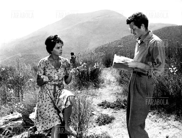 Sophia Loren e Jean - Paul Belmondo ne La Ciociara, 1960 - Farabola Immagine digitale