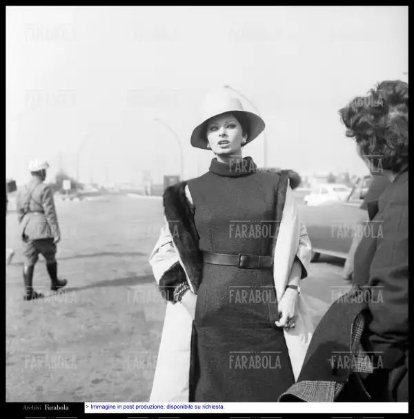 Sophia Loren sul set del film Ieri, Oggi, domani, 1963 - Farabola Immagine digitale