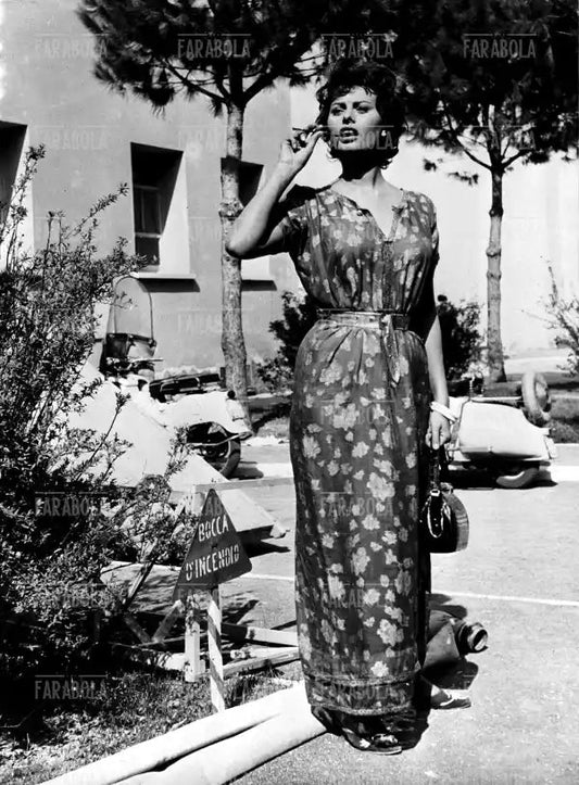 Sophia Loren sul set del film La leggenda di Timbuctù, 1957 - Farabola Immagine digitale