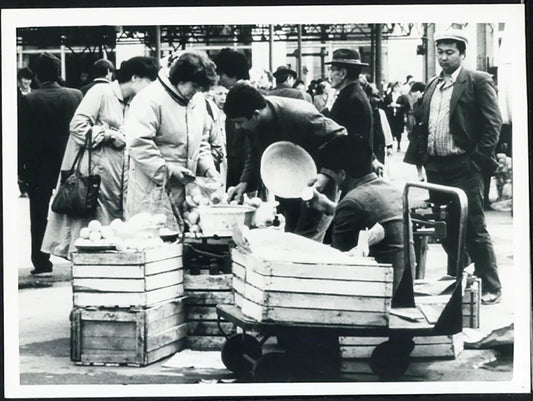 Sovietici fanno la spesa anni 90 Ft 37980 - Stampa 24x18 cm - Farabola Stampa ai sali d'argento