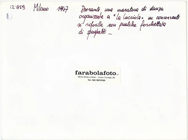 Spaghettata durante una serata 1947 Ft 37249 - Stampa 24x18 cm - Farabola Stampa ai sali d'argento