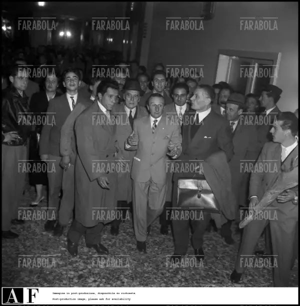 Spedizione al K2, Ardito Desio arriva a Linate, Milano, 1954 - Farabola Immagine digitale