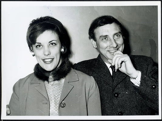 Spike Milligan e Patricia Ridgeman 1961 Ft 36805 - Stampa 20x15 cm - Farabola Stampa ai sali d'argento
