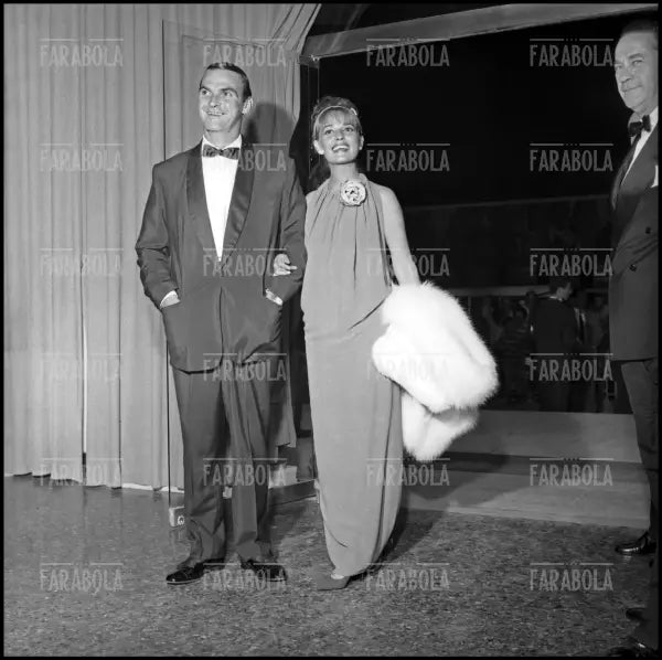 Stanley Baker e Jeanne Moreau, Festival di Venezia, 1961 - Farabola Immagine digitale