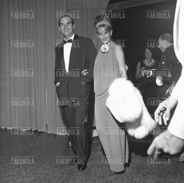 Stanley Baker e Jeanne Moreau, Festival di Venezia, 1961 - Farabola Immagine digitale