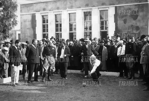 Starace a un torneo di bocce, 1933 - Farabola Immagine digitale