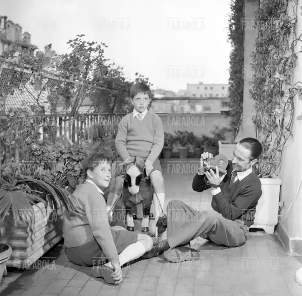 Steno con i figli Enrico e Carlo Vanzina, Roma, 1959 - Farabola Immagine digitale