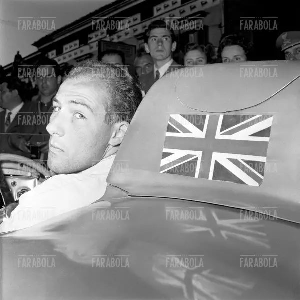 Stirling Moss alla partenza, Mille Miglia, 1955 - Farabola Immagine digitale