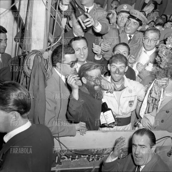 Stirling Moss e Denis Jenkison, Mille Miglia, 1955 - Farabola Immagine digitale