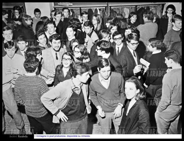 Studenti al Liceo Berchet, Milano, 1969 - Farabola Immagine digitale