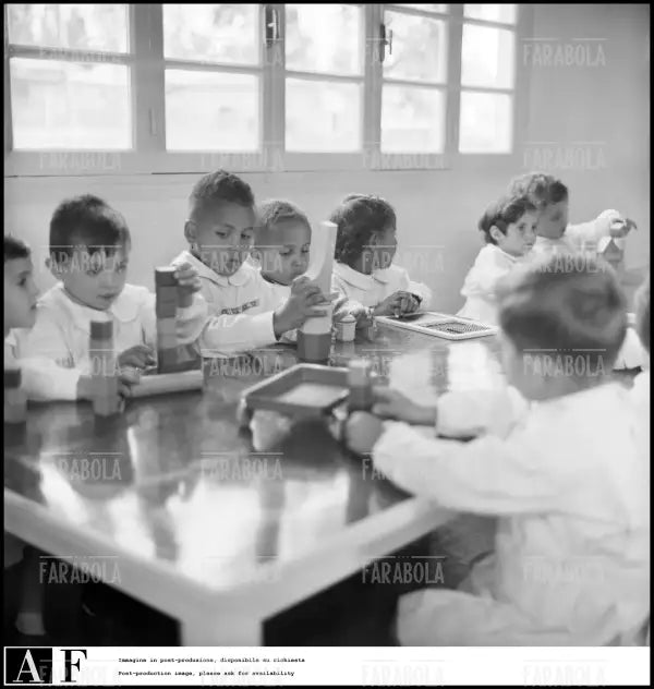 Studenti della scuola italiana ad Addis Abeba, 1958 - Farabola Immagine digitale