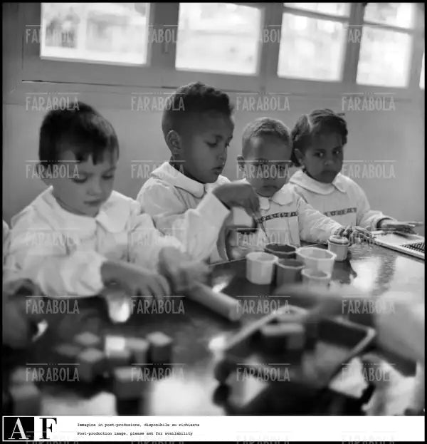 Studenti della scuola italiana ad Addis Abeba, 1958 - Farabola Immagine digitale