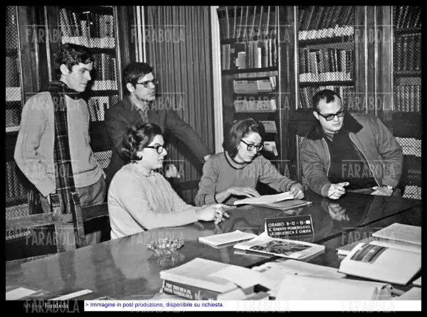 Studenti durante l'occupazione della Facoltà di Medicina, Milano, 1968 - Farabola Immagine digitale