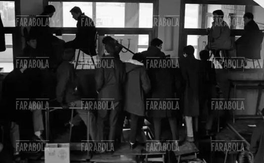 Studenti durante l'occupazione dell'Istituto Ettore Conti, Milano, 1968 - Farabola Immagine digitale