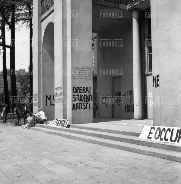 Studenti occupano Triennale di Milano, 1968 - Farabola Immagine digitale