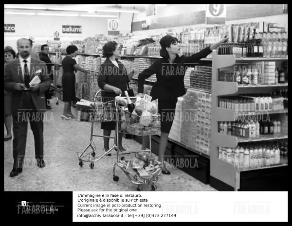 Supermercato a Milano, 1961 - Farabola Immagine digitale