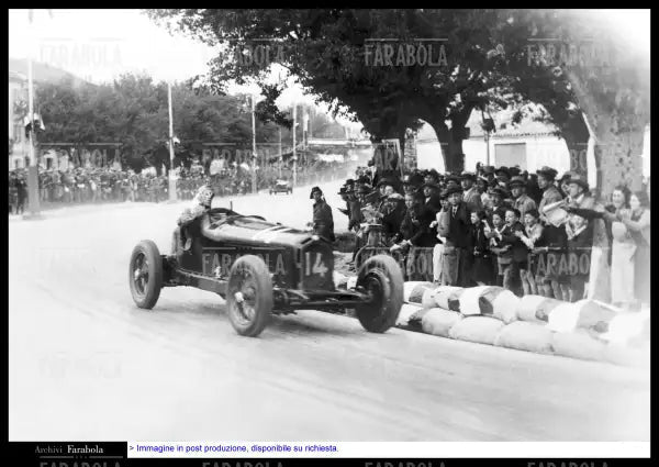 Tazio Nuvolari al Circuito Bordino, 1933 - Farabola Immagine digitale