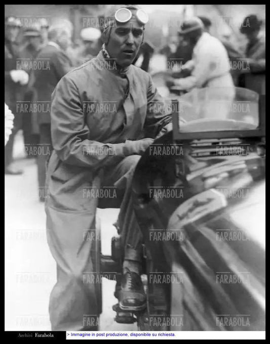 Tazio Nuvolari al Circuito Bordino, 1933 - Farabola Immagine digitale