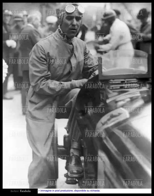 Tazio Nuvolari al Circuito Bordino, 1933 - Farabola Immagine digitale