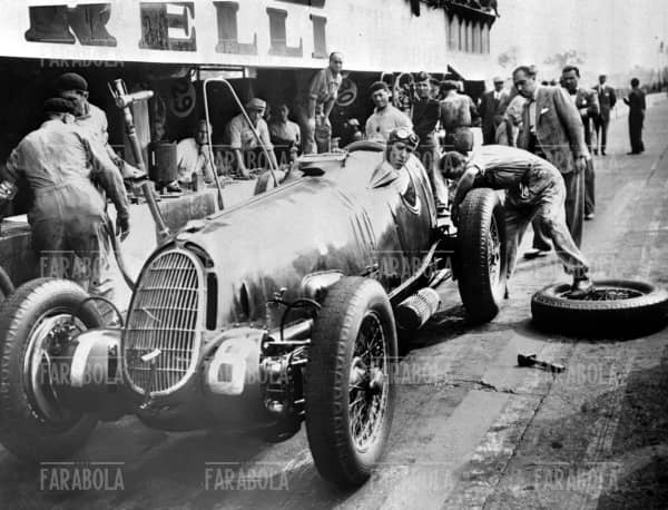 Tazio Nuvolari al Gp di Monza, 1930 - Farabola Immagine digitale