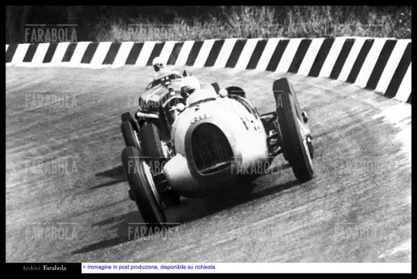 Tazio Nuvolari al Gp di Monza, 1934 - Farabola Immagine digitale