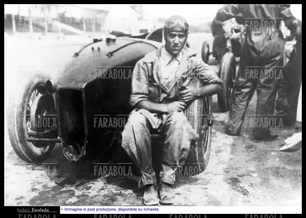 Tazio Nuvolari al Gp di Monza, 1934 - Farabola Immagine digitale