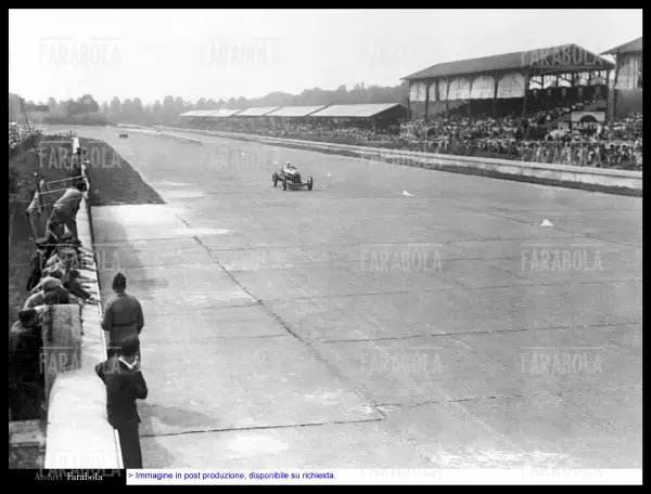 Tazio Nuvolari al Gp d'Italia, 1932 - Farabola Immagine digitale