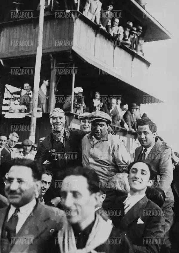 Tazio Nuvolari alla 10 Ore di Monza, 1931 - Farabola Immagine digitale