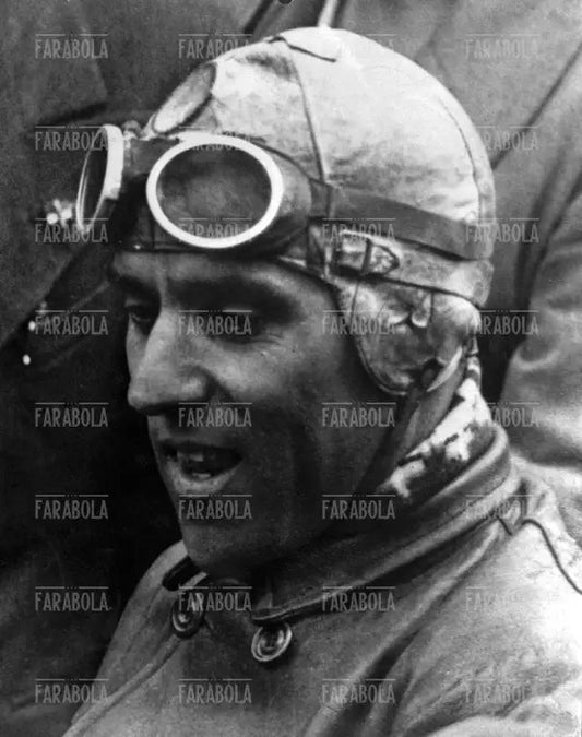 Tazio Nuvolari alla Mille Miglia, 1933 - Farabola Immagine digitale