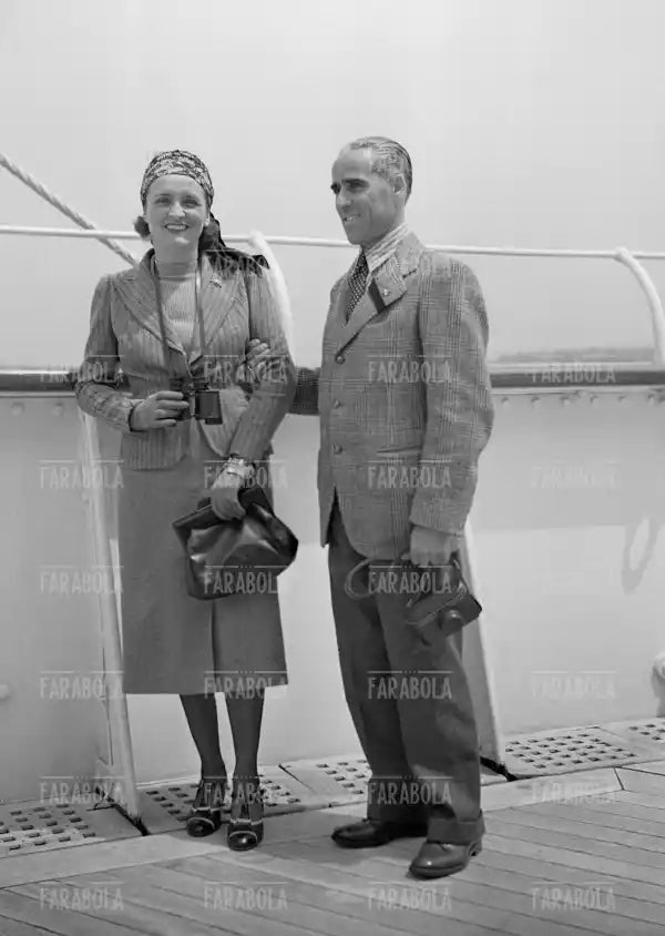 Tazio Nuvolari con la moglie a bordo del transatlantico Conte di Savoia, 1938 - Farabola Immagine digitale