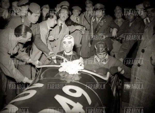 Tazio Nuvolari su Ferrari 166 SC Spider, Mille Miglia, 1948 - Farabola Immagine digitale