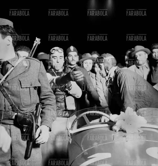 Tazio Nuvolari su Ferrari 166 SC Spider, Mille Miglia, 1948 - Farabola Immagine digitale