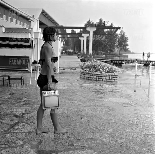 Televisore portatile, 1964 - Farabola Immagine digitale