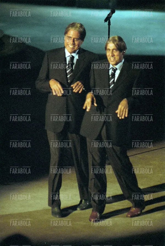 Teo Teocoli e Adriano Celentano imitano Cesare Maldini, Francamente me ne infischio, 1999 - Farabola Immagine digitale