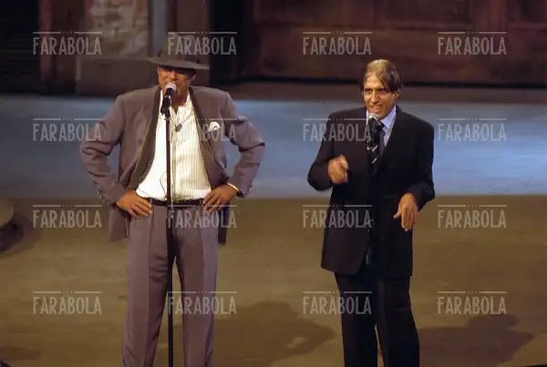 Teo Teocoli imita Celentano e Celentano imita Maldini, Francamente me ne infischio, 1999 - Farabola Immagine digitale