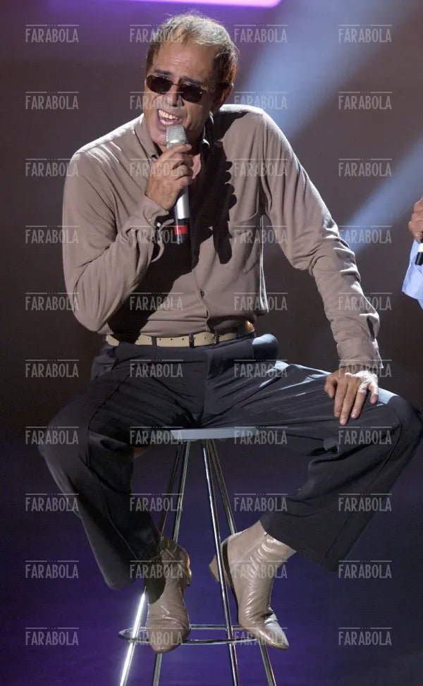 Teo Teocoli nei panni di Adriano Celentano, 2004 - Farabola Immagine digitale