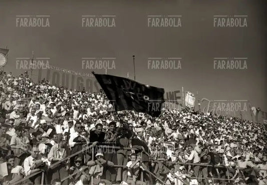 Tifosi allo stadio, Inter vs Lazio, 1953 - Farabola Immagine digitale