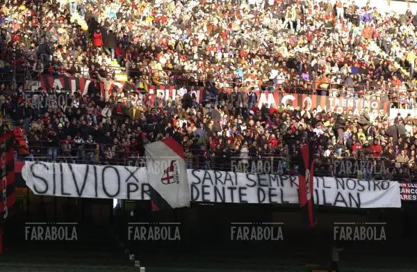 Tifosi del Milan per Silvio Berlusconi, Milan vs Lecce, 2005 - Farabola Immagine digitale